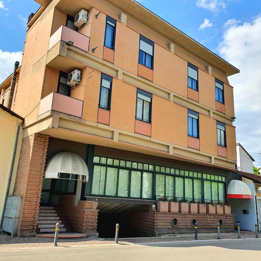 Hotel Perla Massa Lombarda Exteriör bild